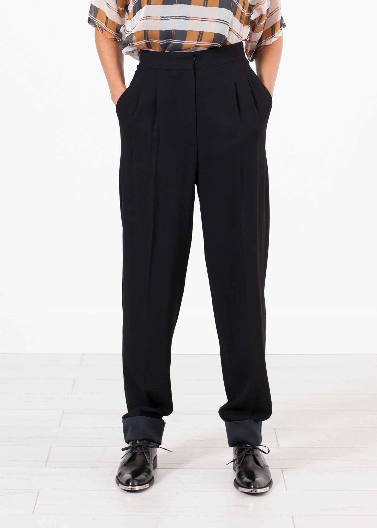 Contrast Cuff Pant in Black